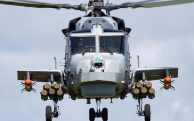 AgustaWestland a débuté l’installation des premières ailes d’emport de charge sur les hélicoptères AW159 Wildcat