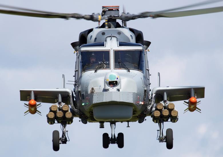 AgustaWestland a débuté l’installation des premières ailes d’emport de charge sur les hélicoptères AW159 Wildcat