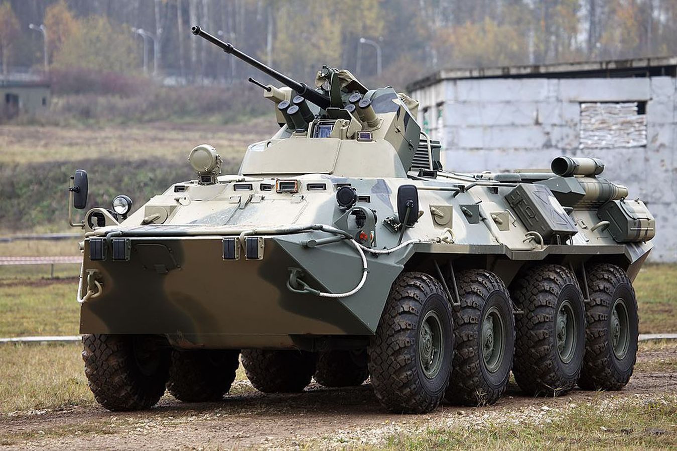 Russie véhicules blindés de combat à roues BTR 82AM © Russian MoD