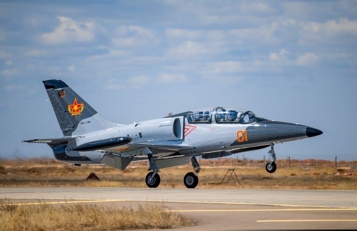 La Force aérienne du Kazakhstan a reçu les avions d’entrainement L-39 Albatros modernisés