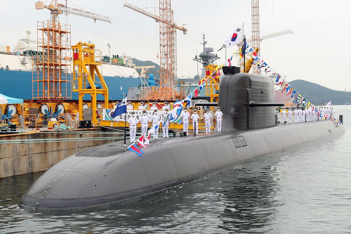 Le sous-marin SS 083 Dosan Ahn Changho du type KSS-III admis au service actif © DSME