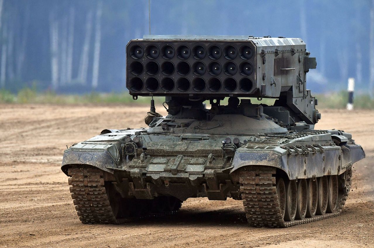 https://defense-expert.com/wp-content/uploads/2022/03/Armee-russe-un-nouveau-lot-de-lance-roquettes-multiple-a-effet-thermobarique-TOS-1A-%C2%A9-Rusian-MoD.jpg