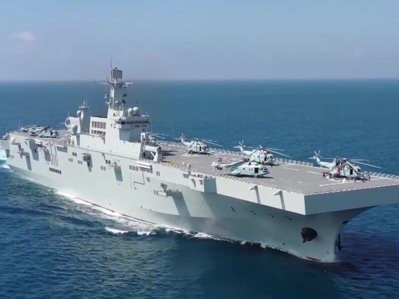 La marine chinoise a mis en service le porte-hélicoptères d’assaut Anhui