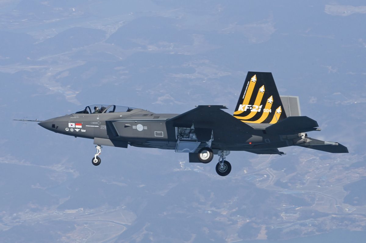 Le quatrième prototype du KF-21 Boramae a réalisé son vol inaugural sur la base aérienne de Sacheon © DAPA