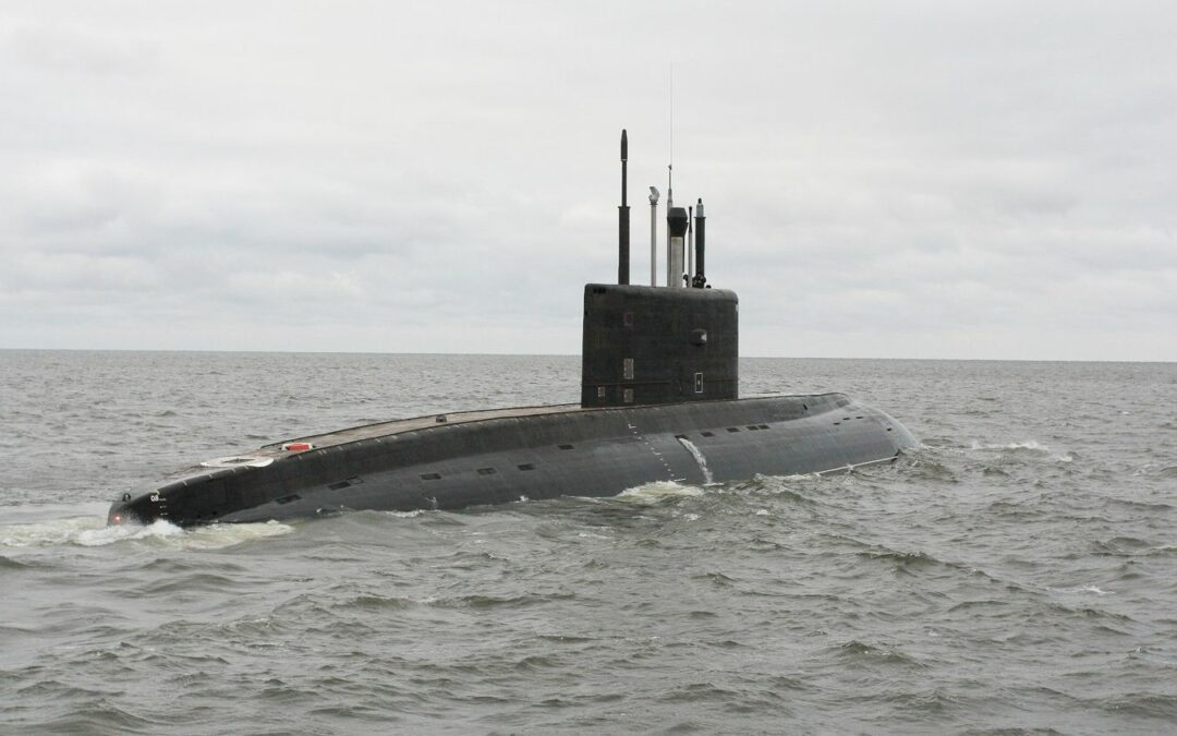 Le sous-marin russe B-588 Ufa réalise une plongée à sa profondeur maximale