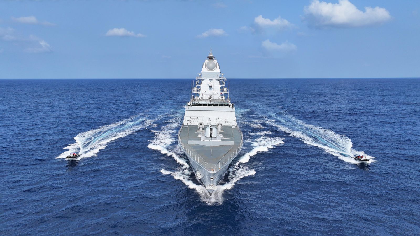 Frégate indienne Dunagiri (F42) de classe Nilgiri © Indian Navy
